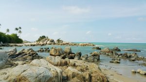 wisata bangka belitung pantai parai tenggiri