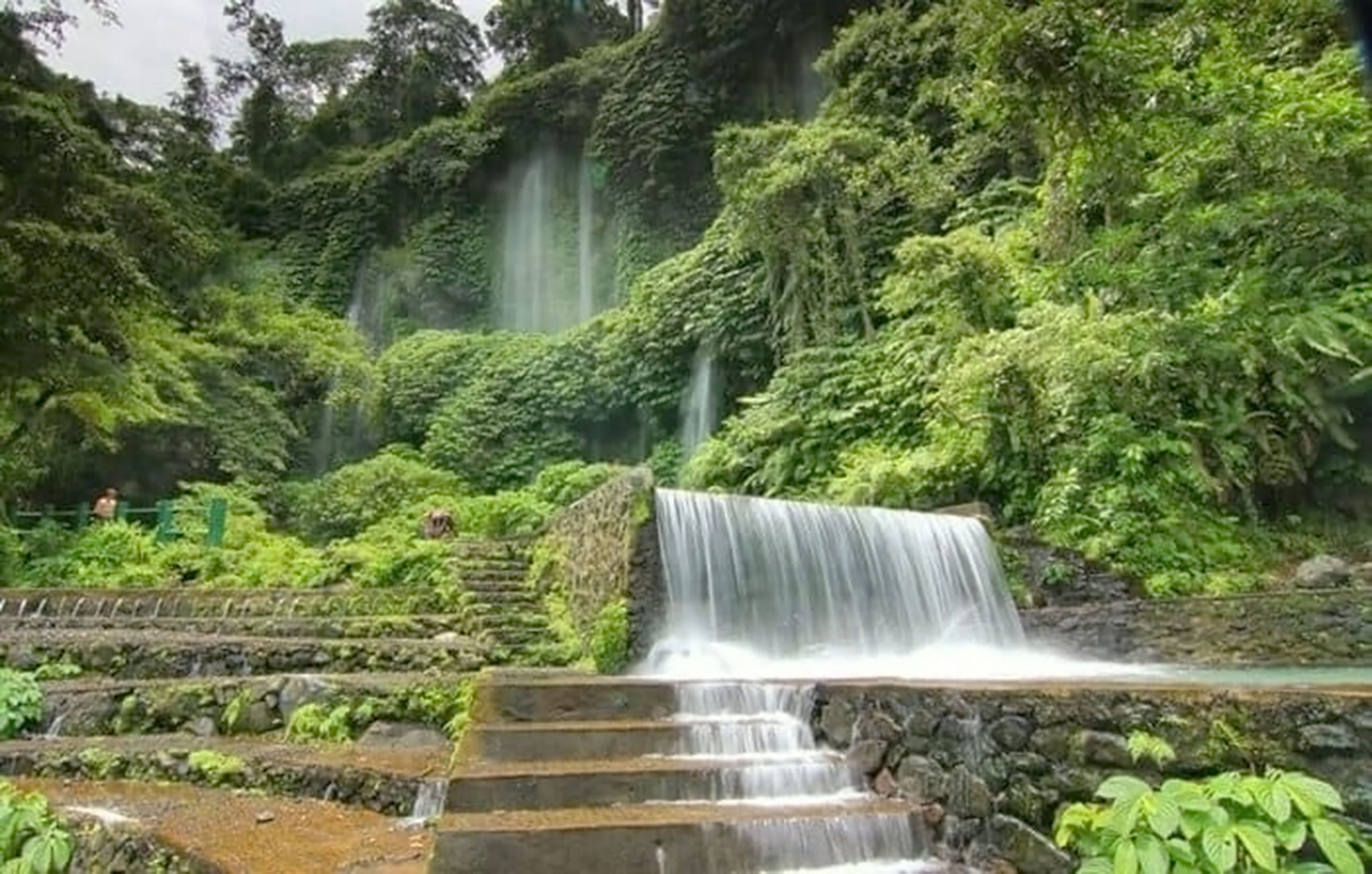 tempat-wisata-indonesia-air-terjun-benang-kelambu-lombok