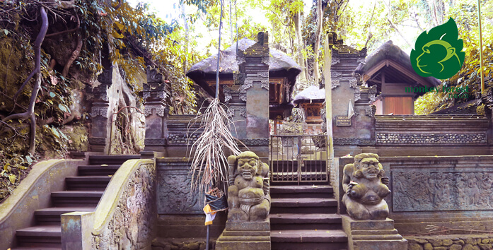 Pura-Beji-Padangtegal-Monkey-Forest-Ubud
