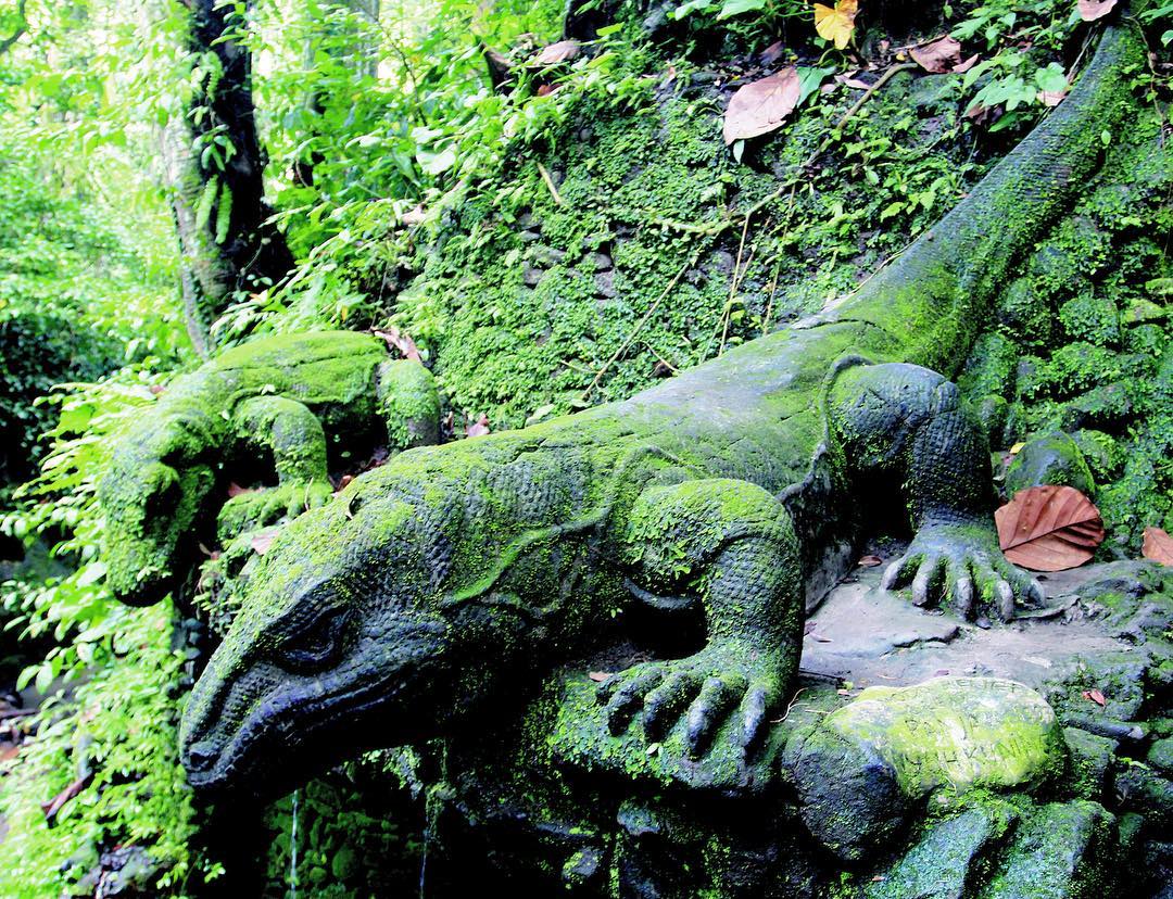 patung-komodo-sacred-monkey-forest-sanctuary