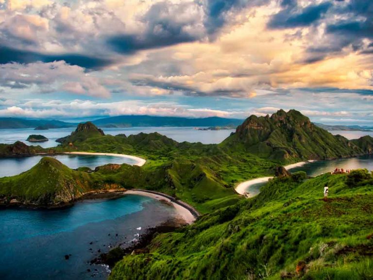 Taman Nasional Komodo: Lokasi, Tiket Masuk, Aktivitas, & Objek Wisata ...