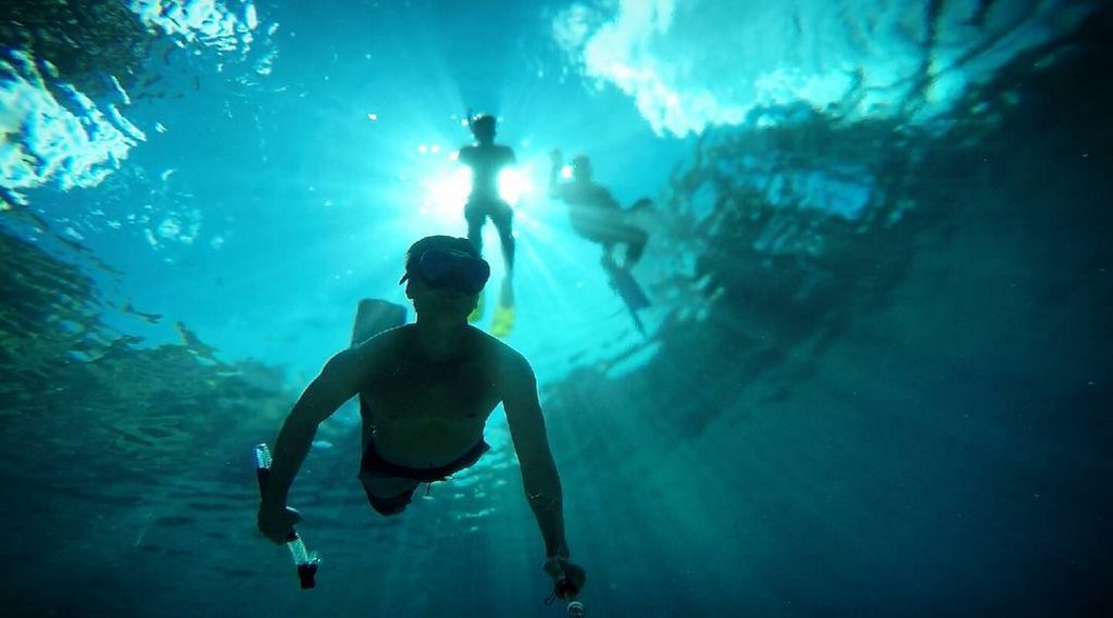 Danau Labuan Cermin Danau Dua Rasa Yang Indah Di Kalimantan Timur