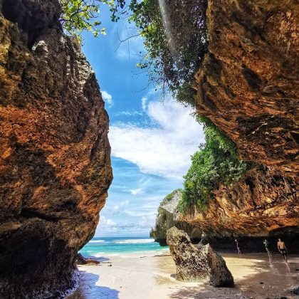 Pantai Suluban Bali: Pantai Eksotis Tersembunyi Diantara Karang ...