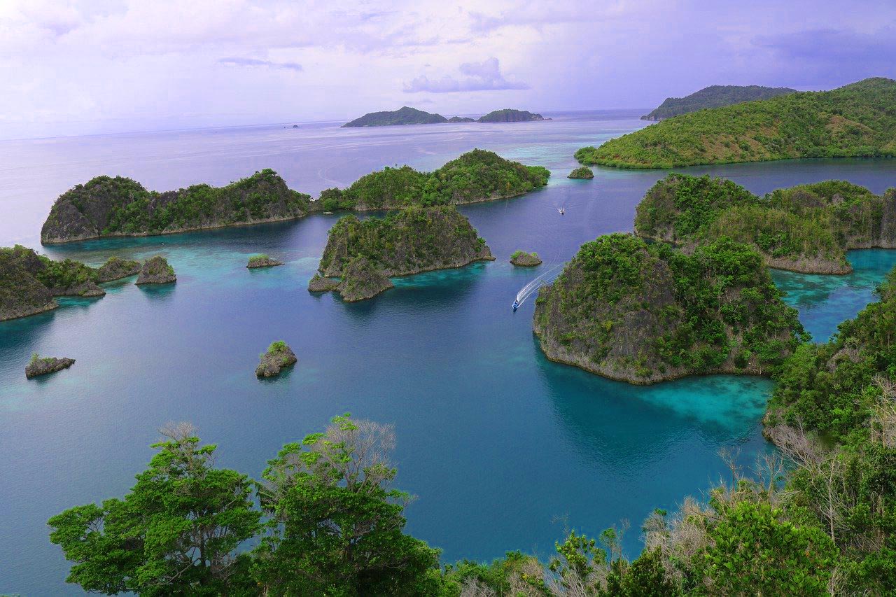 9 Tujuan Wisata Terkenal di Papua Barat Selain Raja Ampat