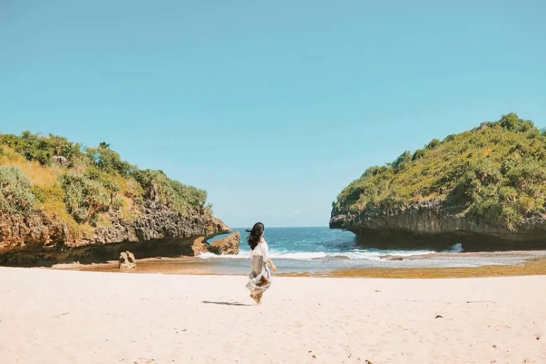  5 hidden gem di jogja Keindahan Pantai Srakung Jogja
