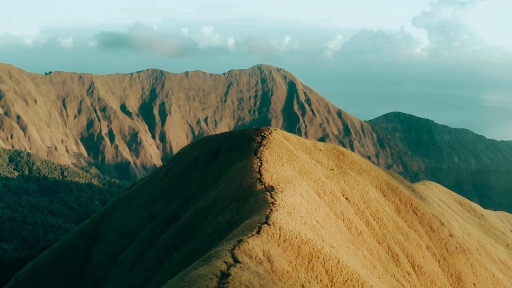 Gunung Anak Dara Sembalun Lombok Timur