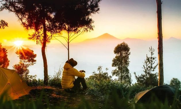Menikmati Matahari Terbit di Gunung Putri Lembang Bandung