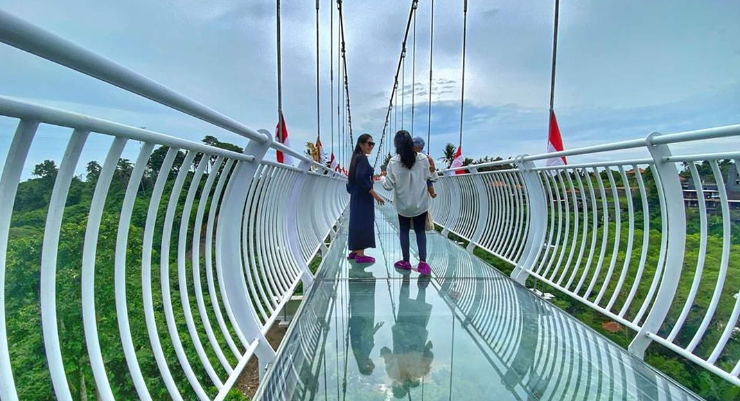 Bali Glass Bridge, Jembatan Kaca Terpanjang di Indonesia!