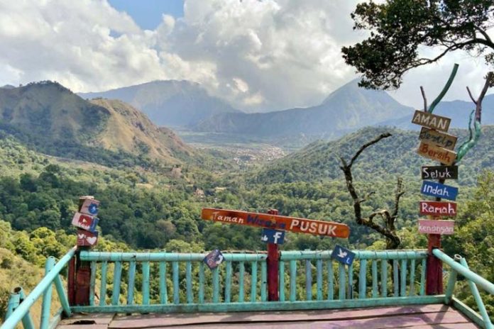 Wisata Alam di Lombok yang Jadi Surga Tersembunyi dengan Keindahan Alam yang Menawan - BookingTogo