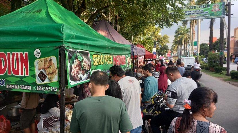 Kuliner di Bekasi Pasar Takjil Taman Galaxy