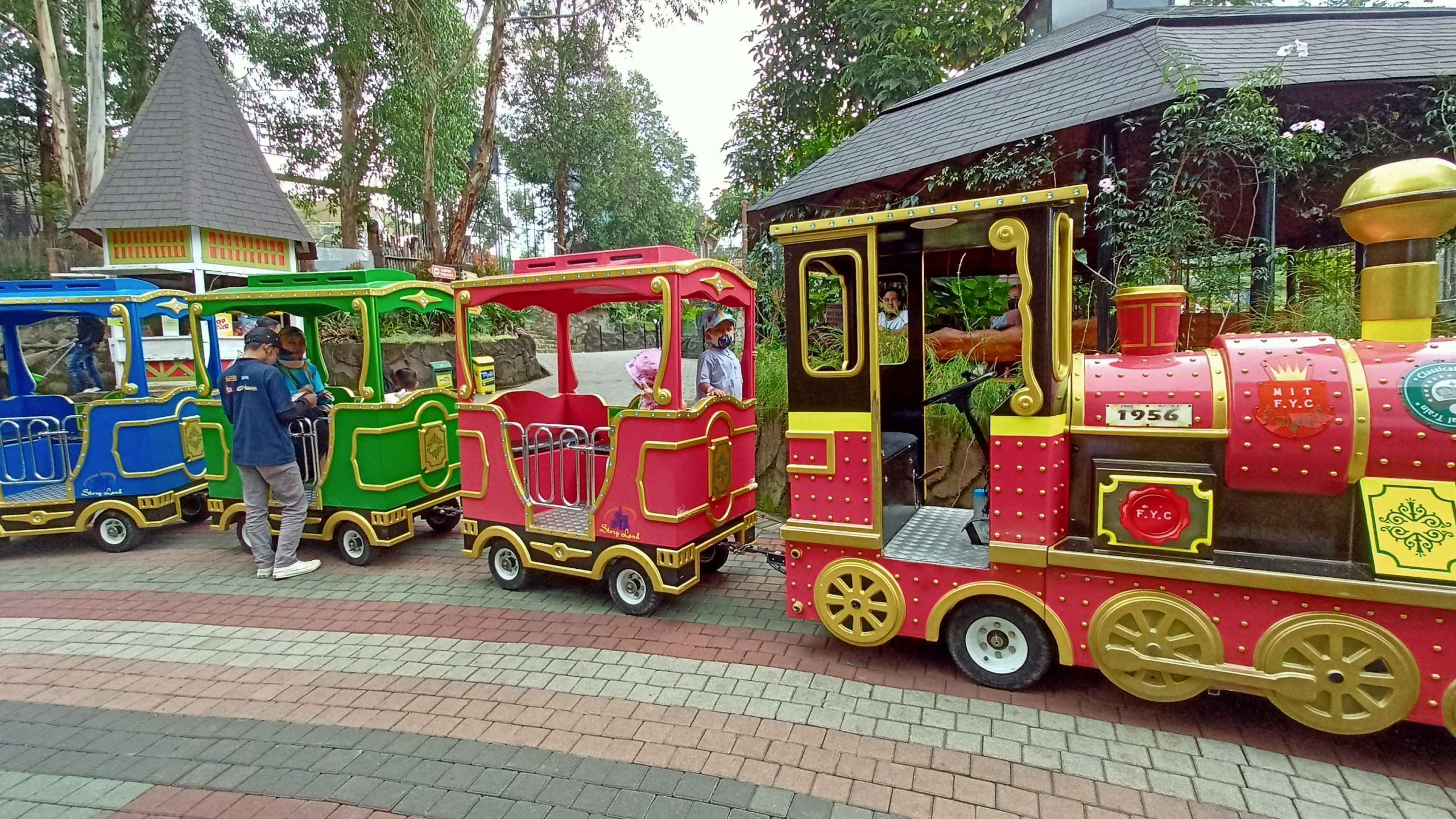 Kereta api lembang park zoo