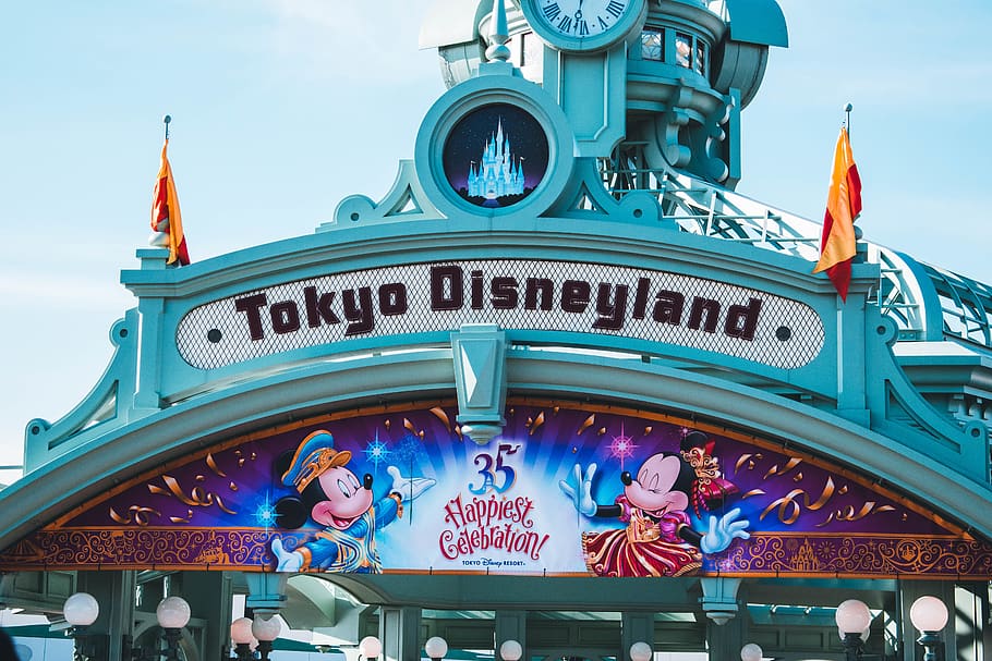 tokyo disneyland Rekomendasi Taman Hiburan di Asia