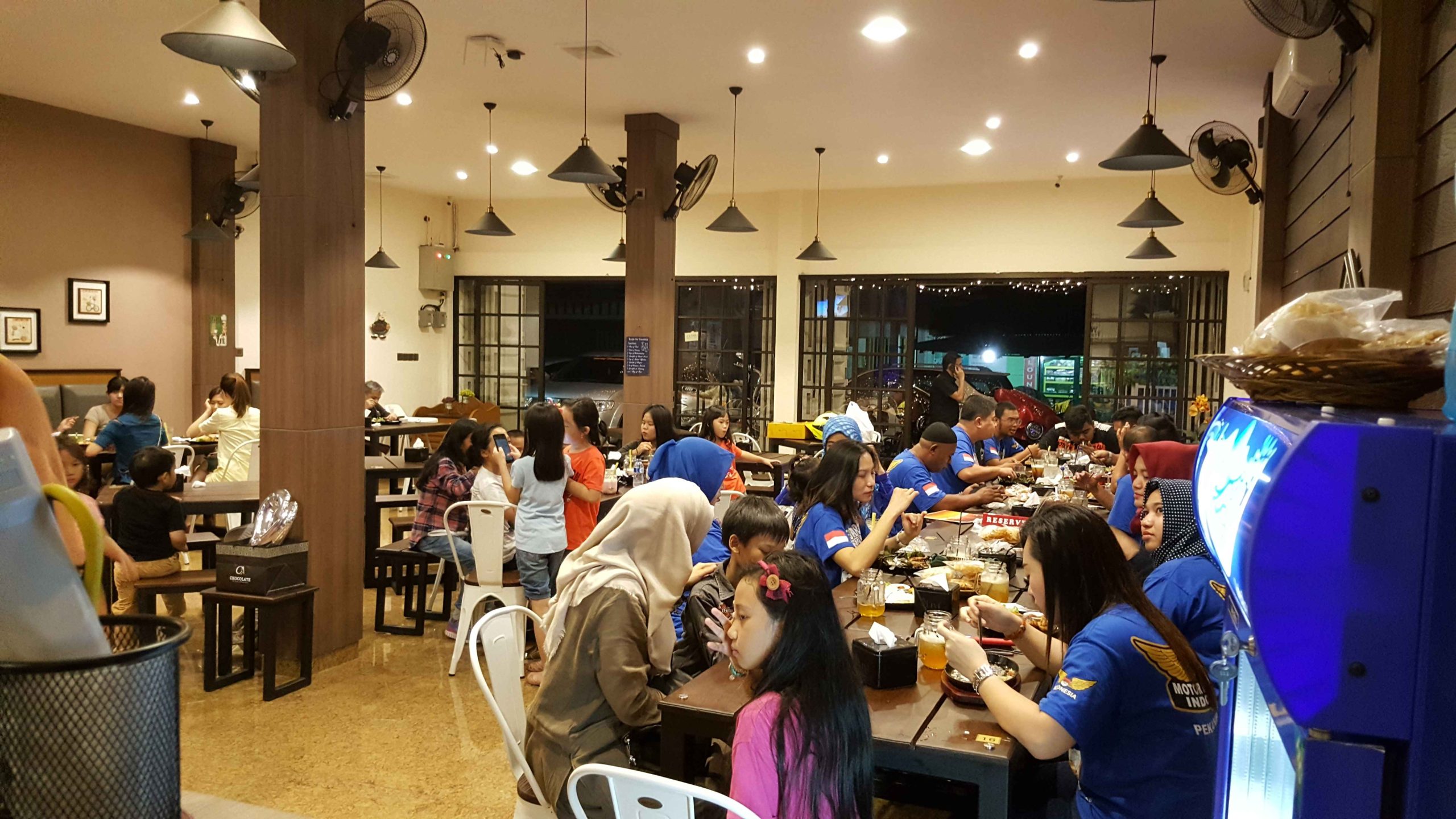Vivace Cafe tempat nongkrong di Pekanbaru
