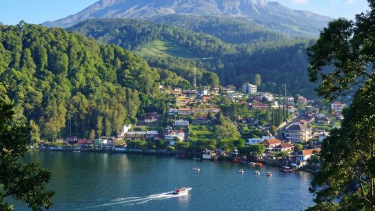 Pemandangan Telaga Sarangan Magetan
